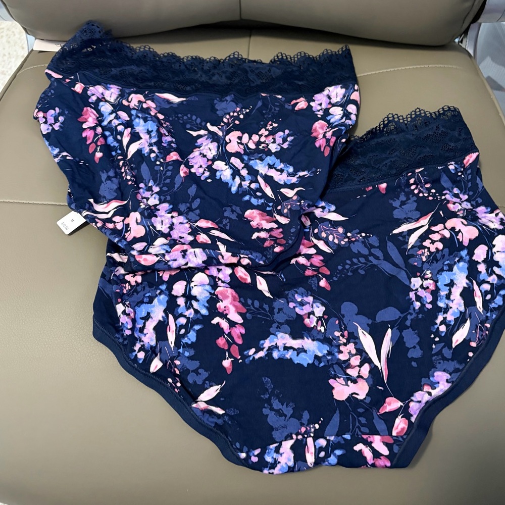 BNWT LOT OF 4 SOMA EMBRACEABLE SUPER SOFT ENCHANTING LACE BRIEFS NAVY MEDIUM (M) - Picture 8 of 14